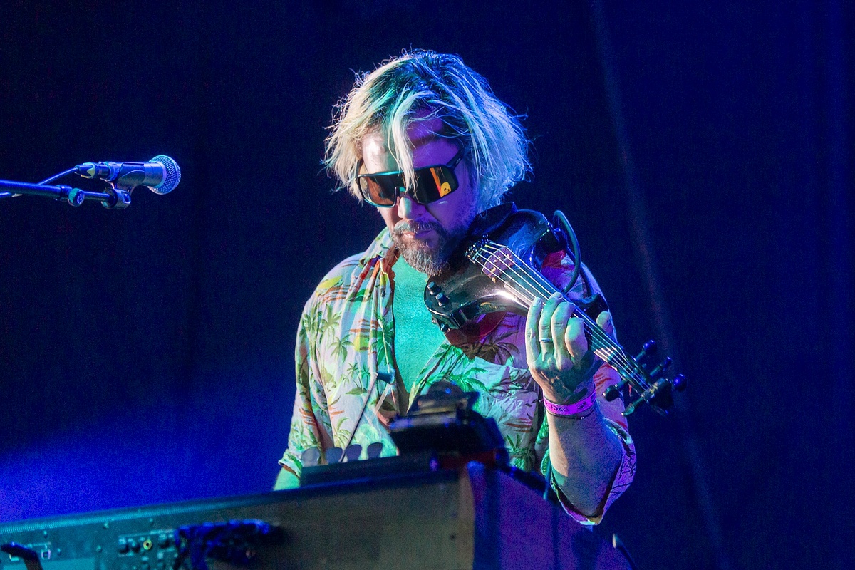 dEUS @ Rock Zottegem 2026, photo 16 of 17, photographed by Edwin Houdevelt - FrontView Magazine