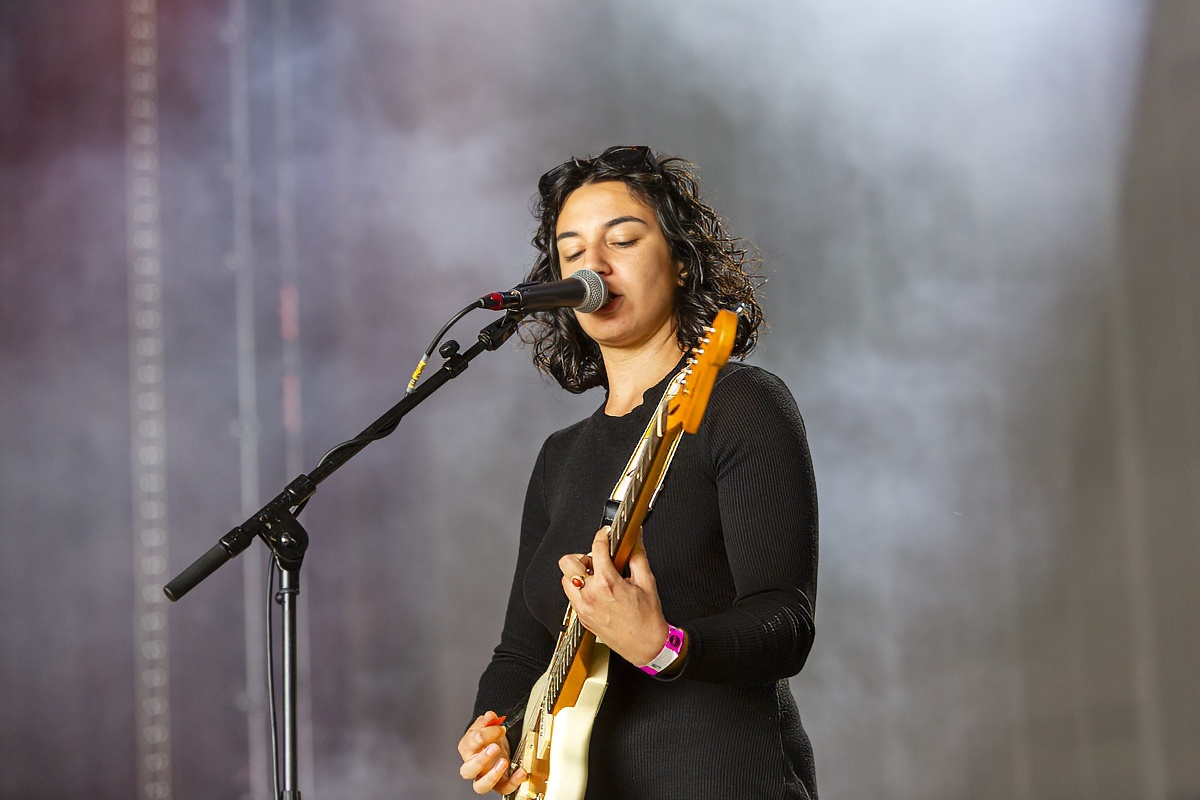 Rosie Stuart @ Rock Zottegem 2026, picture 7, photographed by Edwin Houdevelt - FrontView Magazine