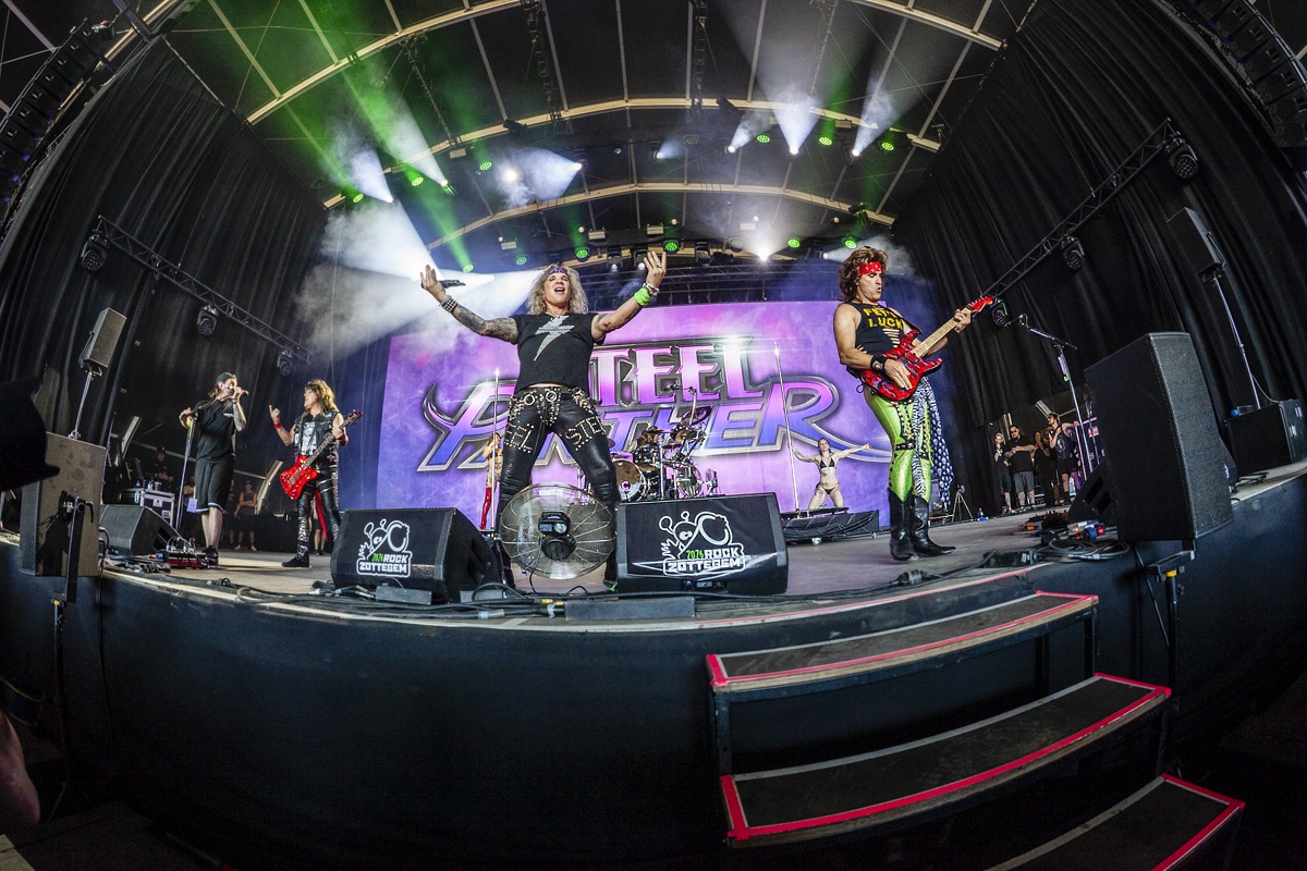 Steel Panther @ Rock Zottegem 2026, foto 24, foto's door Edwin Houdevelt - FrontView Magazine