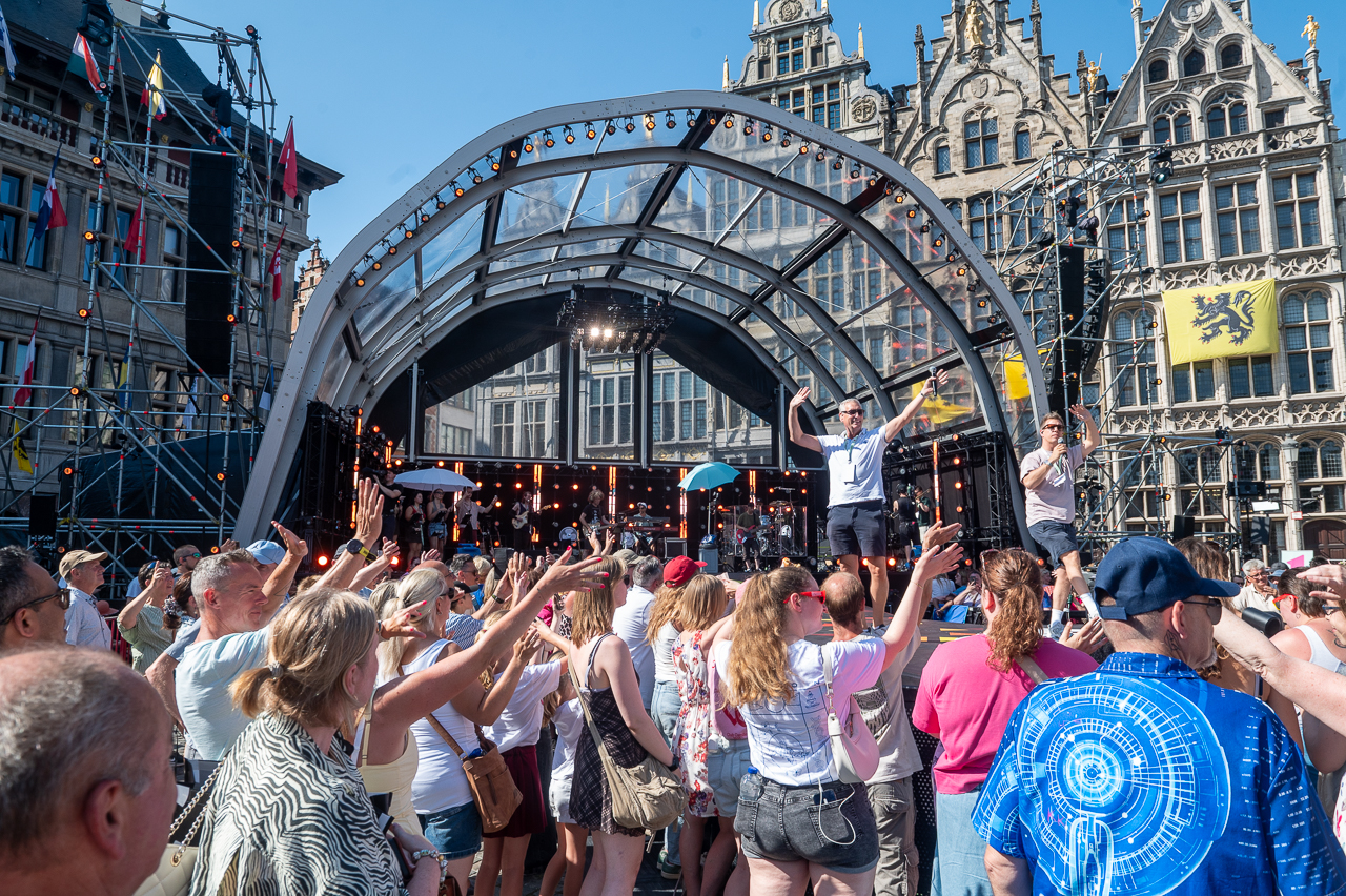 Vlaanderen Feest @ Grote Markt Antwerpen, foto 1, foto's door Dimitri Vanlommel - FrontView Magazine