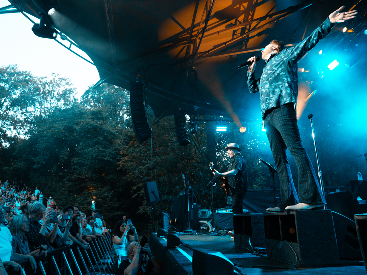 Counting Crows @ OLT Rivierenhof, picture 17, photographed by Björn Franck - FrontView Magazine