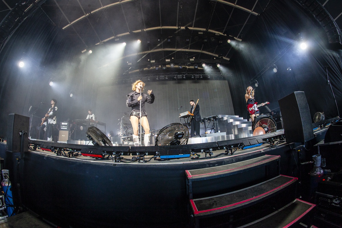 Pommelien Thijs @ Rock Zottegem 2026, picture 15, photographed by Edwin Houdevelt - FrontView Magazine