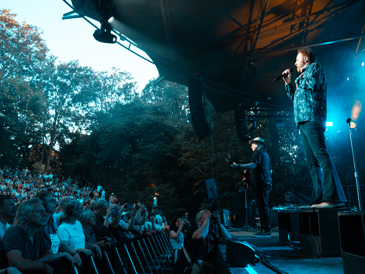 Counting Crows @ OLT Rivierenhof, picture 16, photographed by Björn Franck - FrontView Magazine