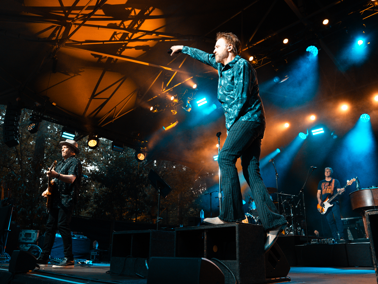 Counting Crows @ OLT Rivierenhof, picture 19, photographed by Björn Franck - FrontView Magazine