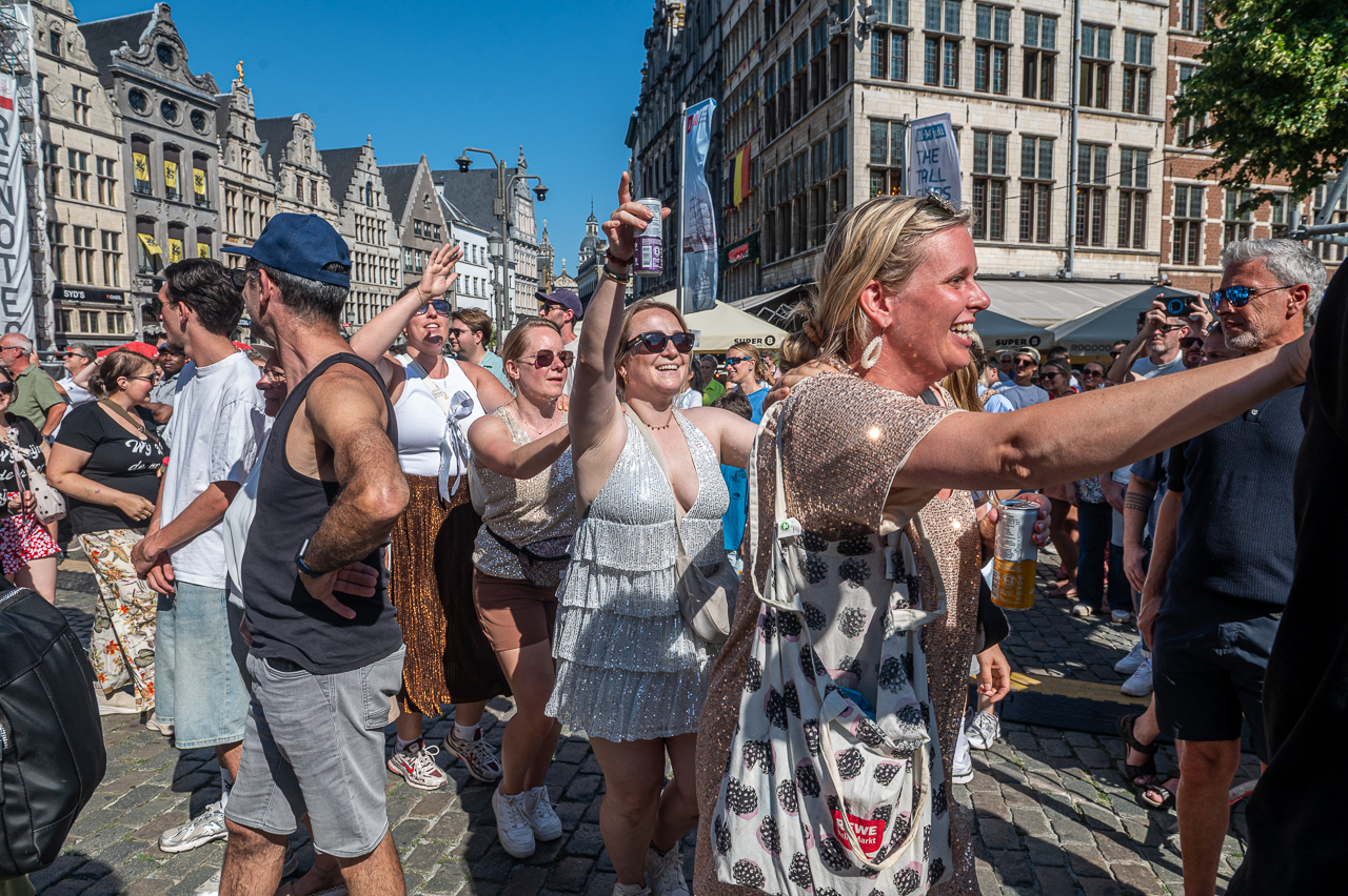 Vlaanderen Feest @ Grote Markt Antwerpen, foto 3, foto's door Dimitri Vanlommel - FrontView Magazine