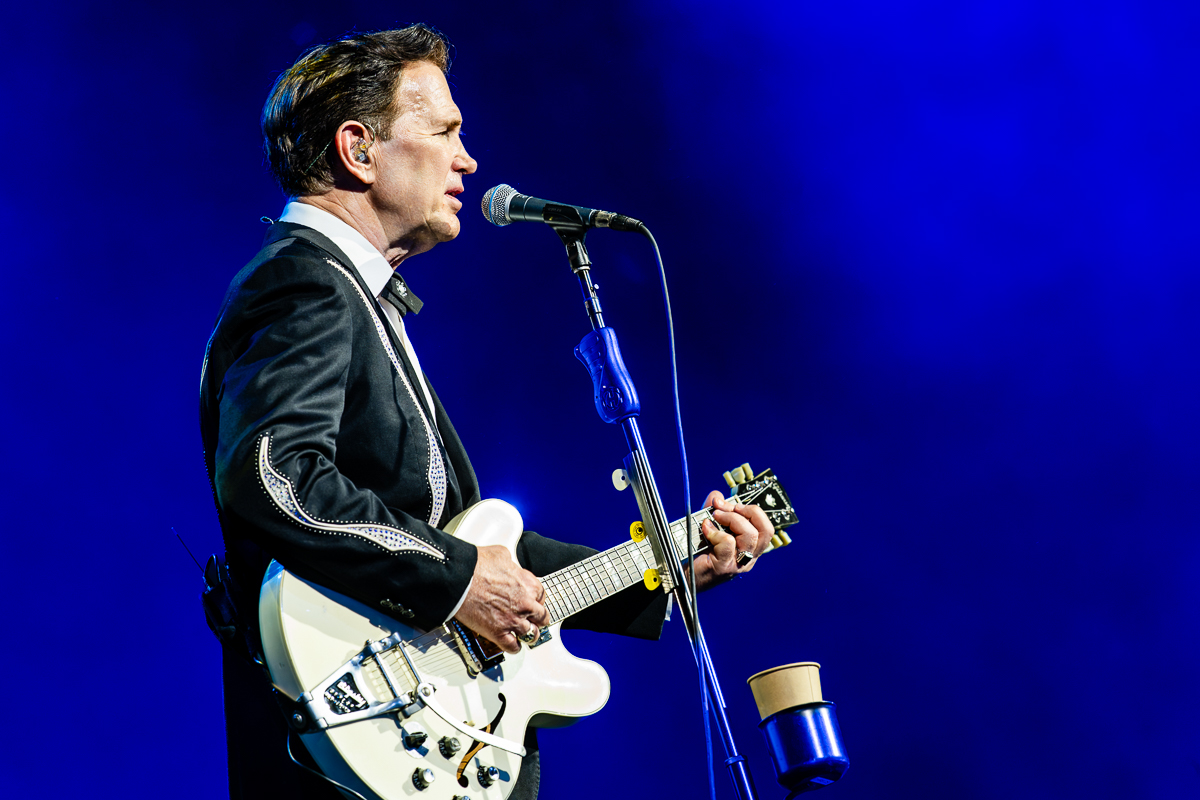 Chris Isaak @ Bospop 2026, foto 9, foto's door Dorien Goetschalckx - FrontView Magazine