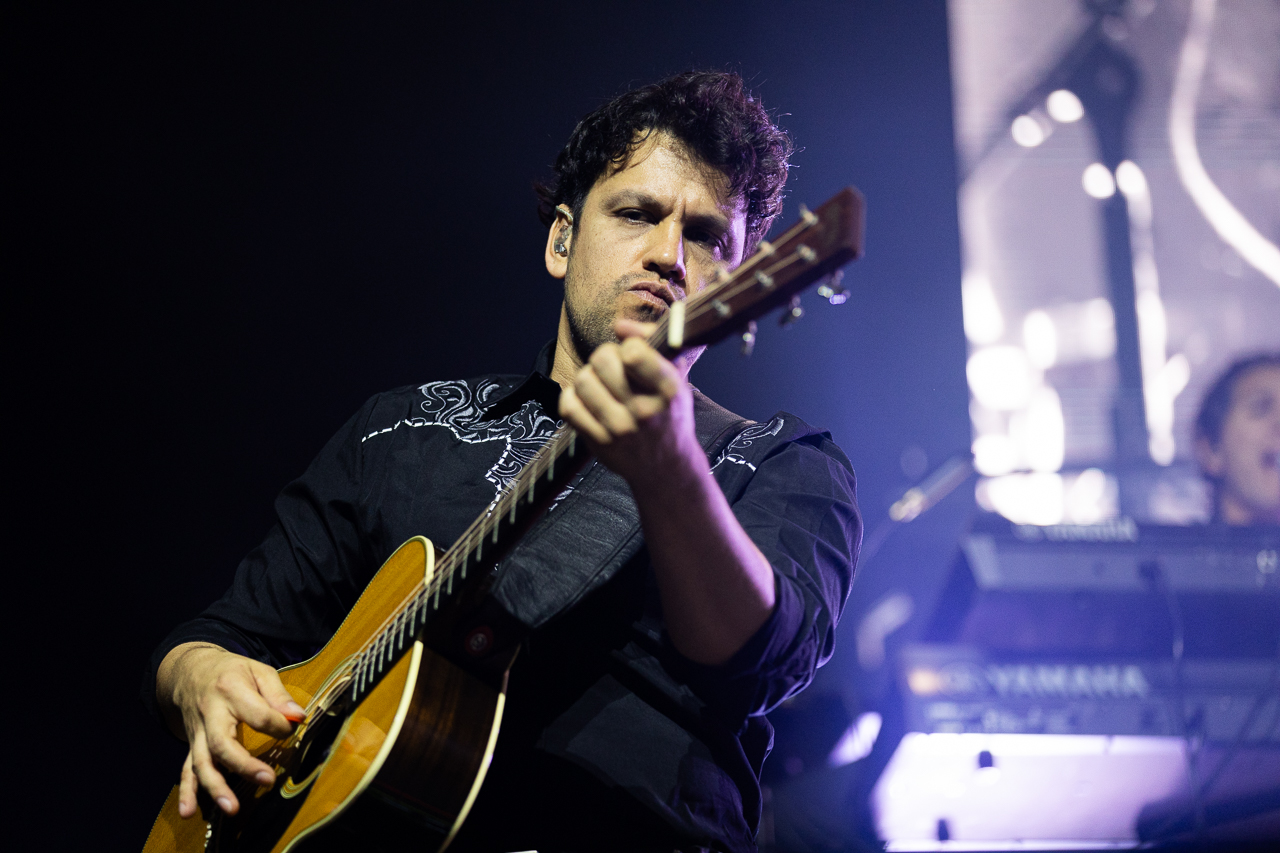 Juanes @ 013 Tilburg, picture 4, photographed by Danielle Stoop - FrontView Magazine