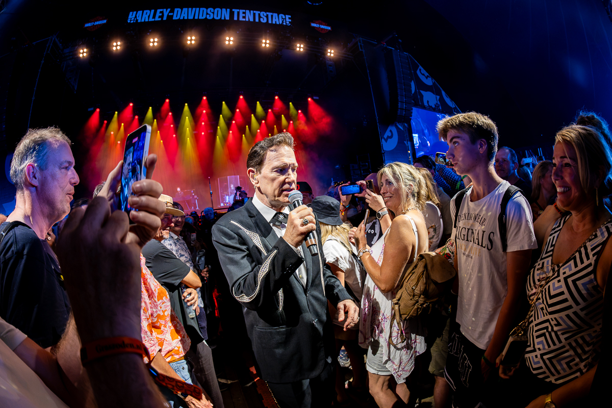 Chris Isaak @ Bospop 2026, foto 1, foto's door Dorien Goetschalckx - FrontView Magazine