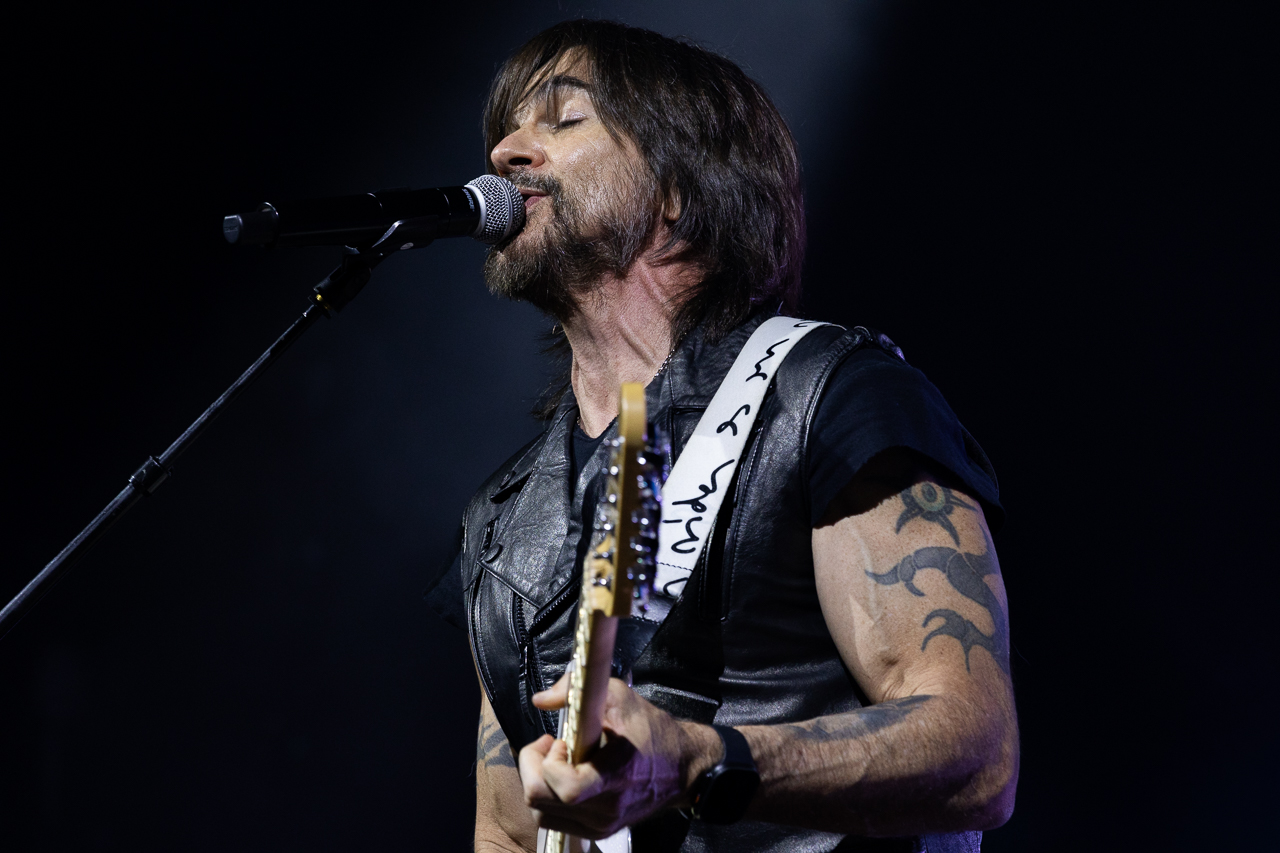 Juanes @ 013 Tilburg, picture 13, photographed by Danielle Stoop - FrontView Magazine