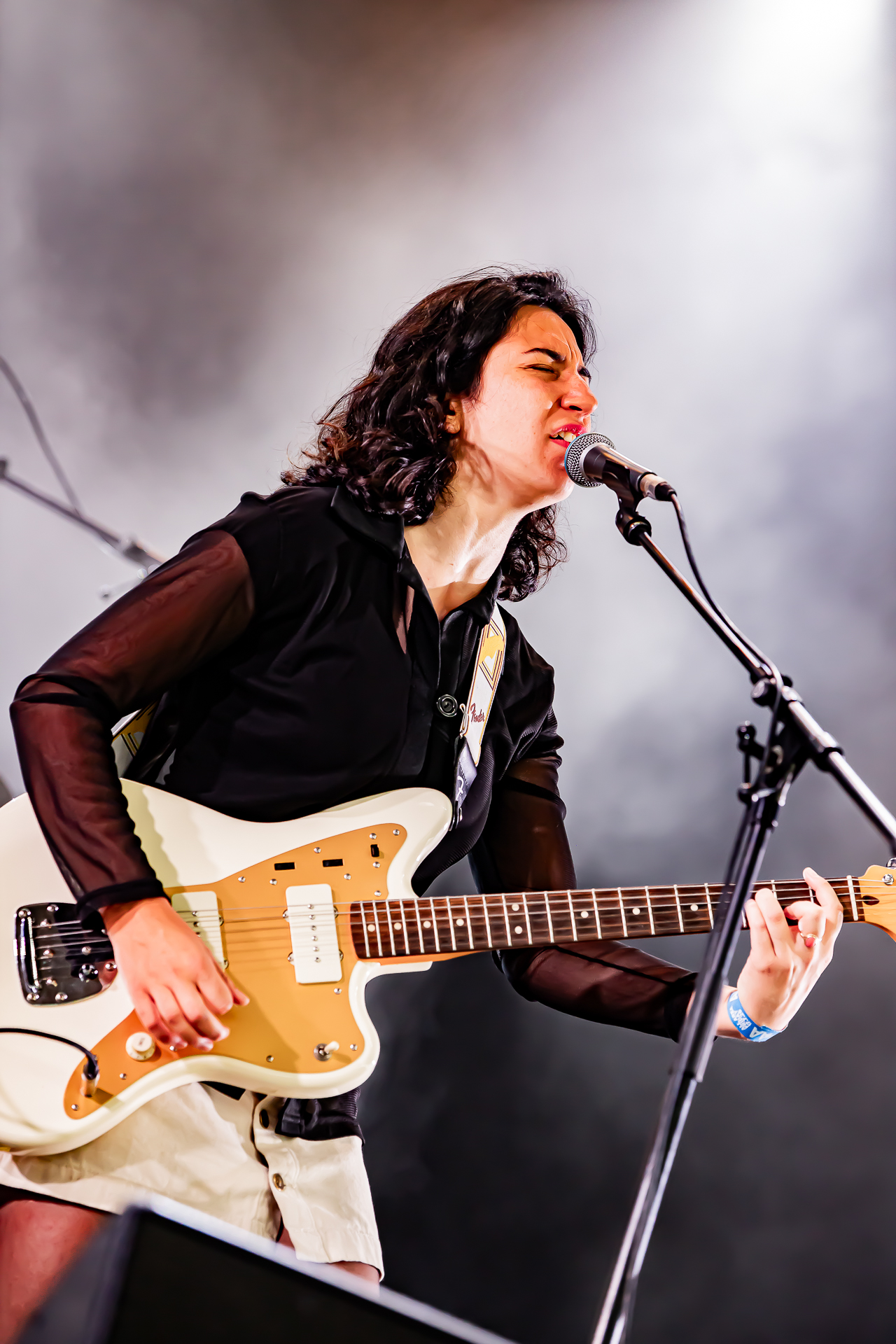 Rosie Stuart @ Rock Herk, picture 2, photographed by Leen Verlinden - FrontView Magazine