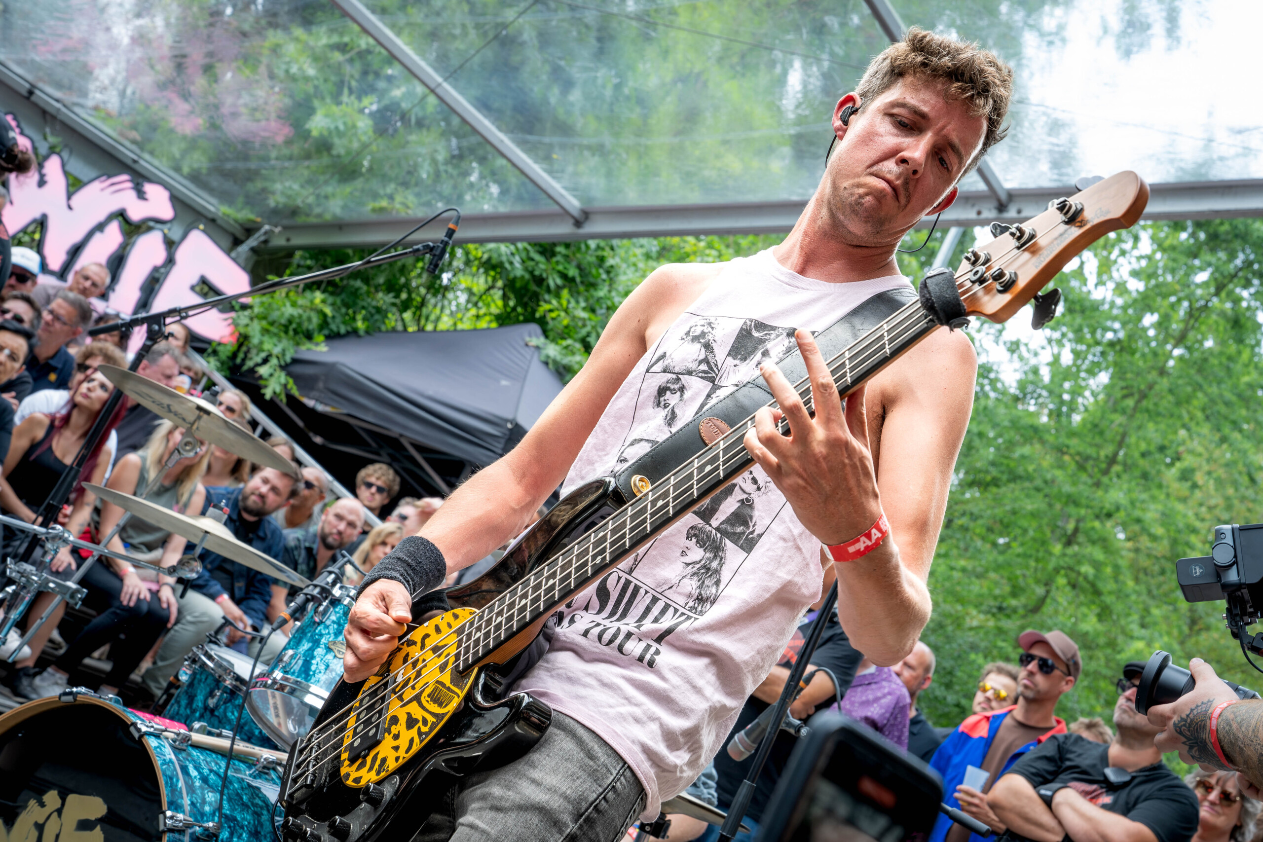 Wijf @ Rock Herk, foto 7, foto's door Anoek Houben - FrontView Magazine