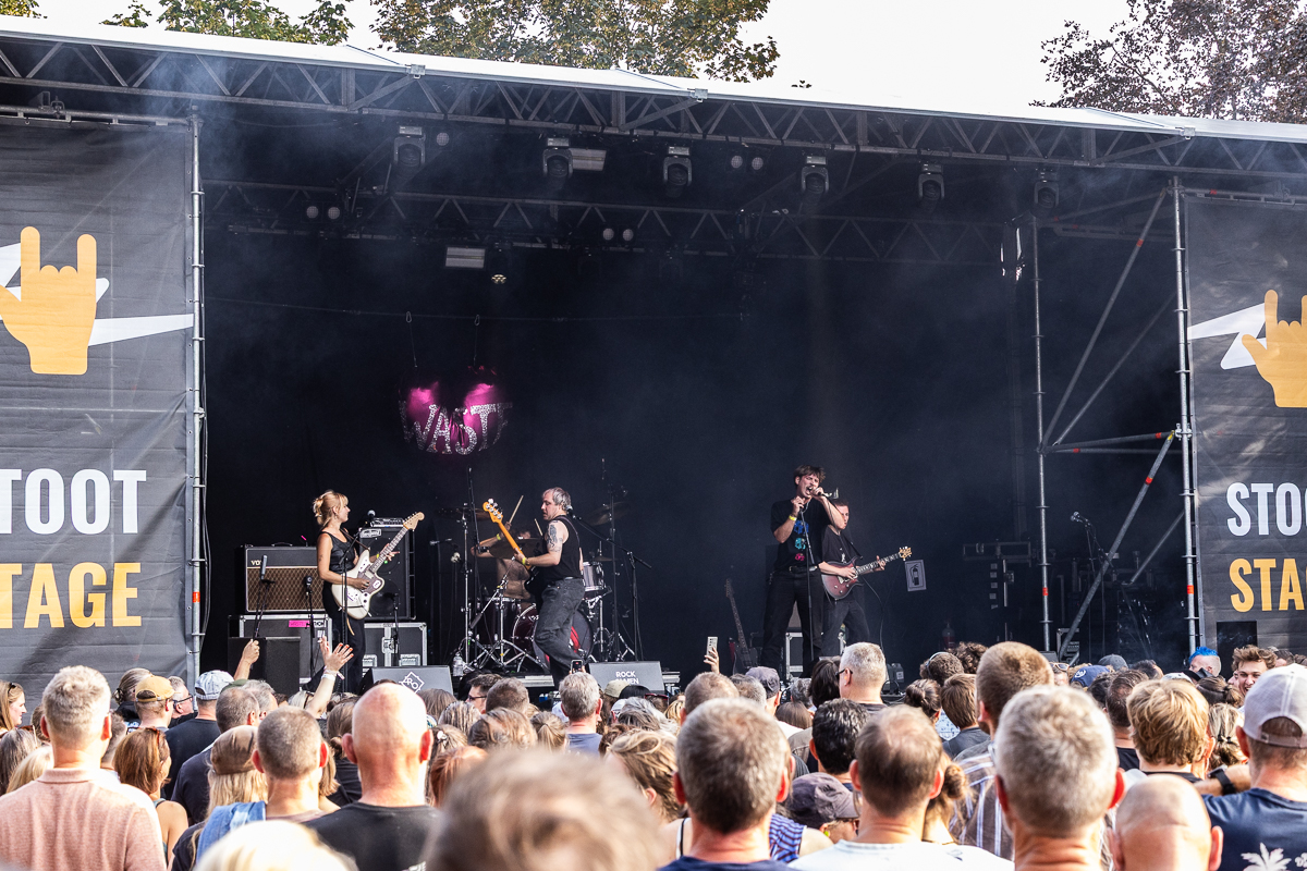 Waste @ Rock Olmen, foto 24, foto's door David Johnson - FrontView Magazine