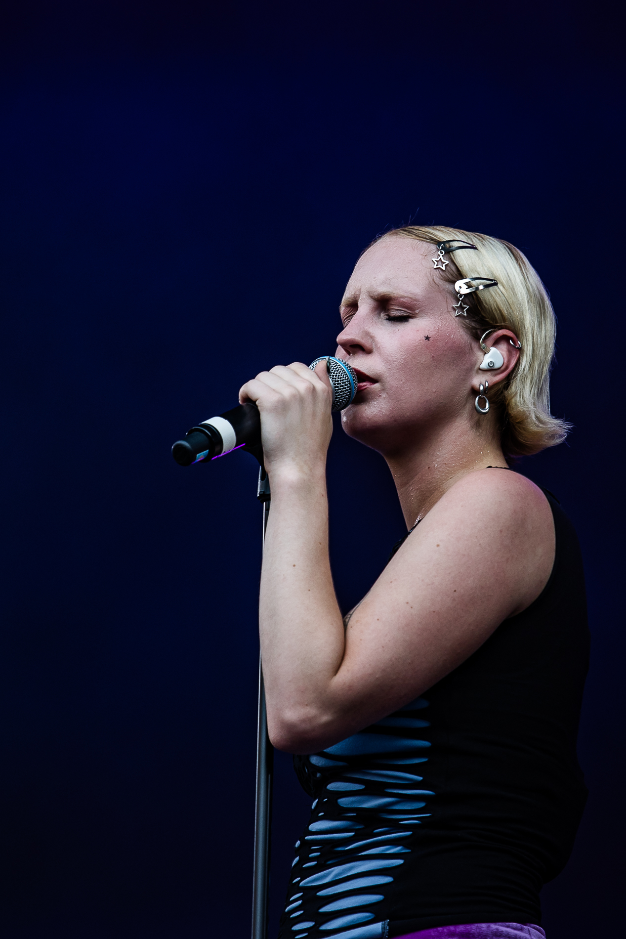 Kaat Van Stralen @ Beleuvenissen, picture 22, photographed by Jürgen Bruynooghe - FrontView Magazine