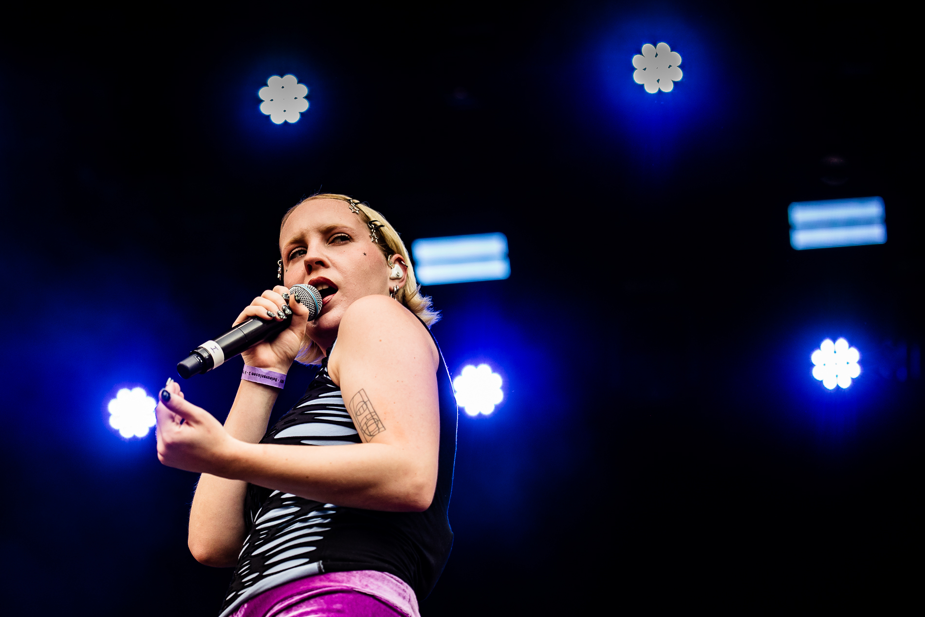 Kaat Van Stralen @ Beleuvenissen, picture 19, photographed by Jürgen Bruynooghe - FrontView Magazine