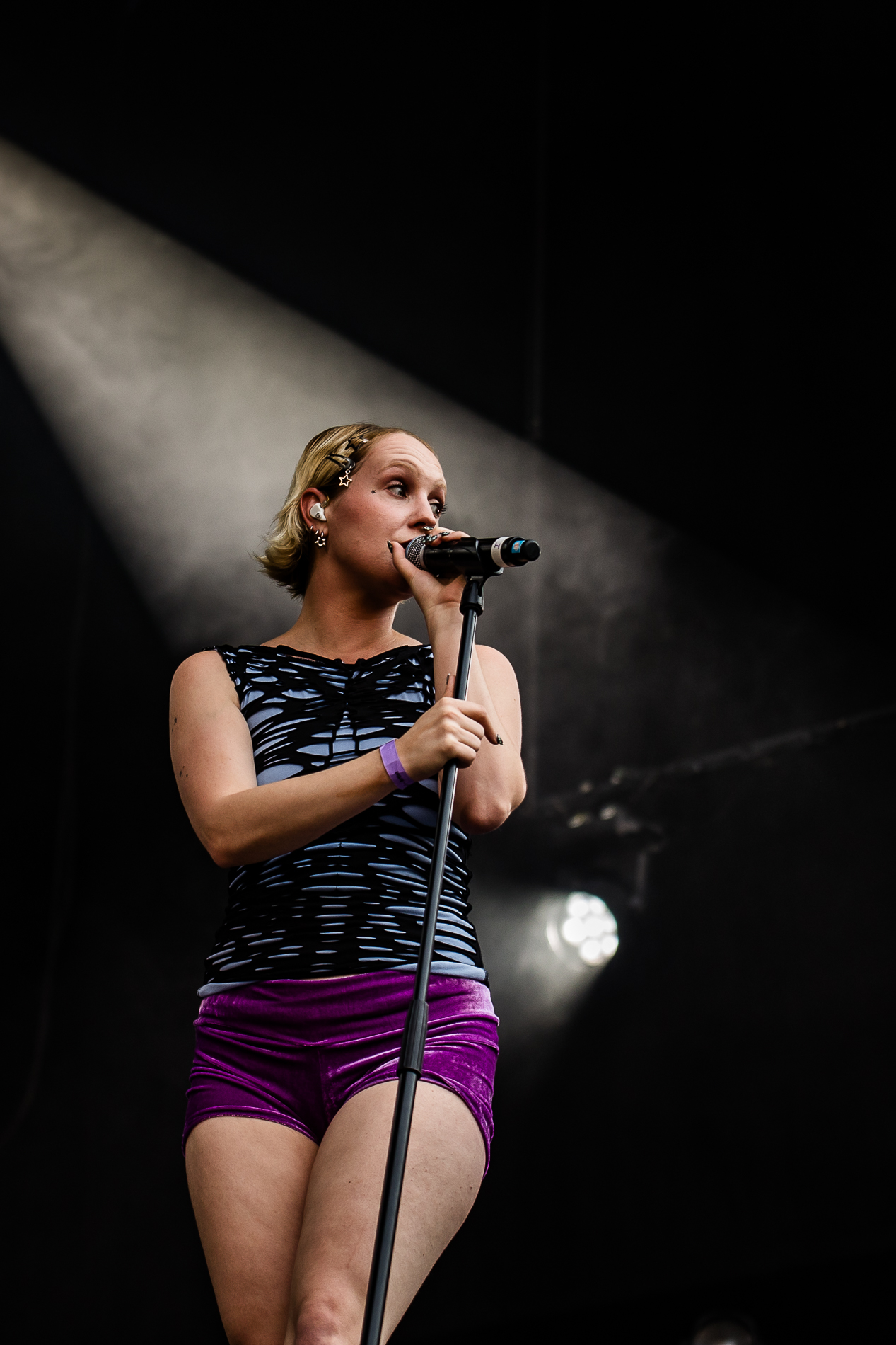 Kaat Van Stralen @ Beleuvenissen, picture 16, photographed by Jürgen Bruynooghe - FrontView Magazine
