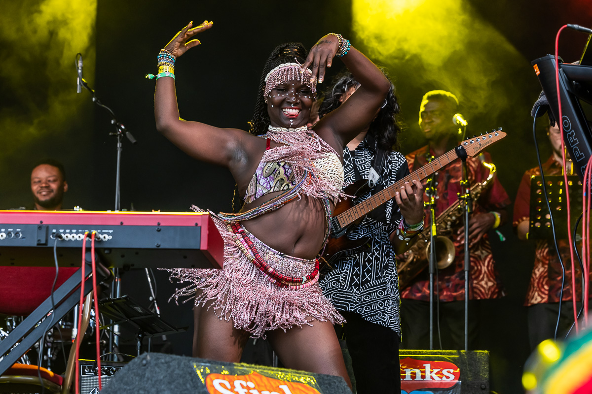 Mádé Kuti & The Movement @ Sfinks Mixed 2026, picture 2, photographed by Marc Verdonck - FrontView Magazine