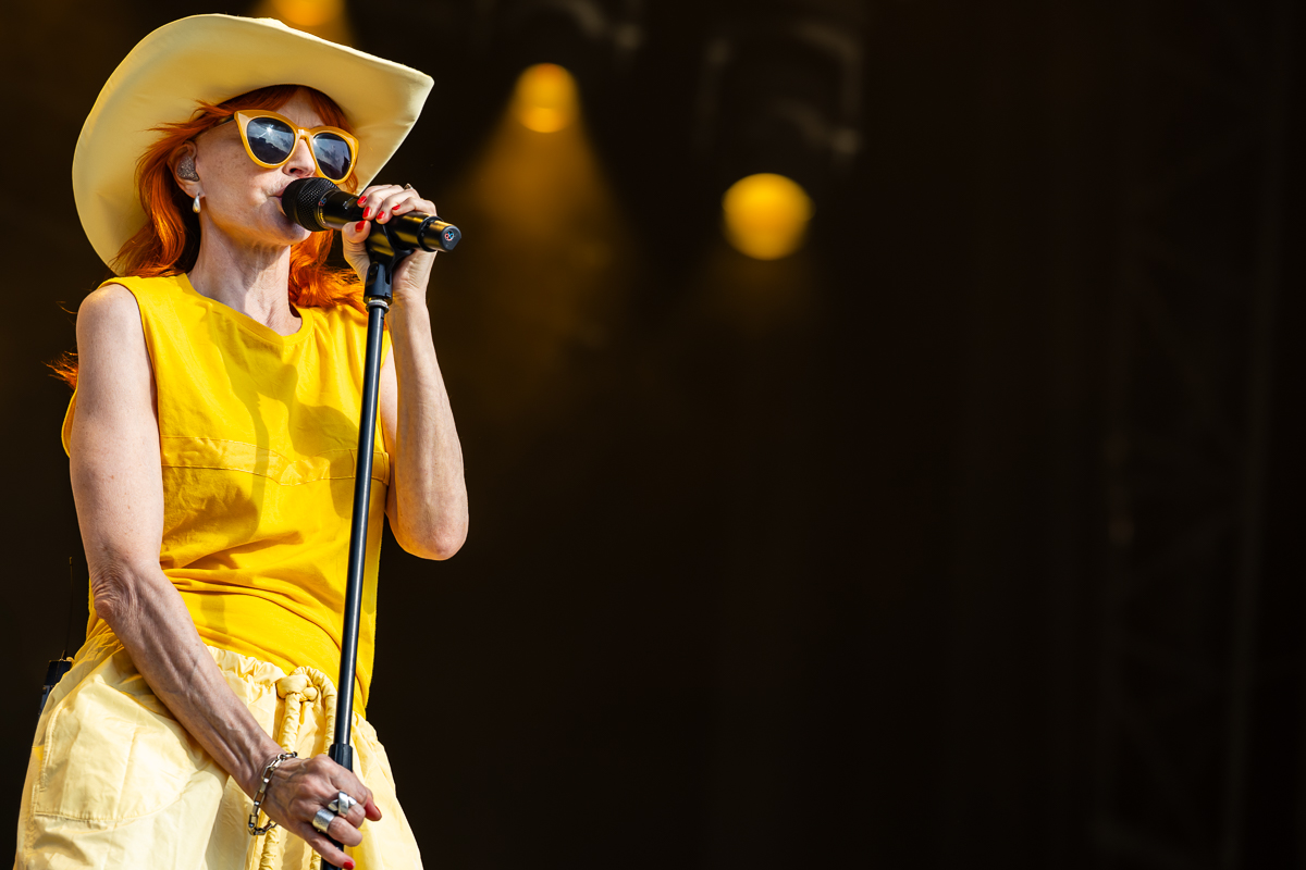 Axelle Red @ Lokerse Feesten, picture 2, photographed by Dorien Goetschalckx - FrontView Magazine