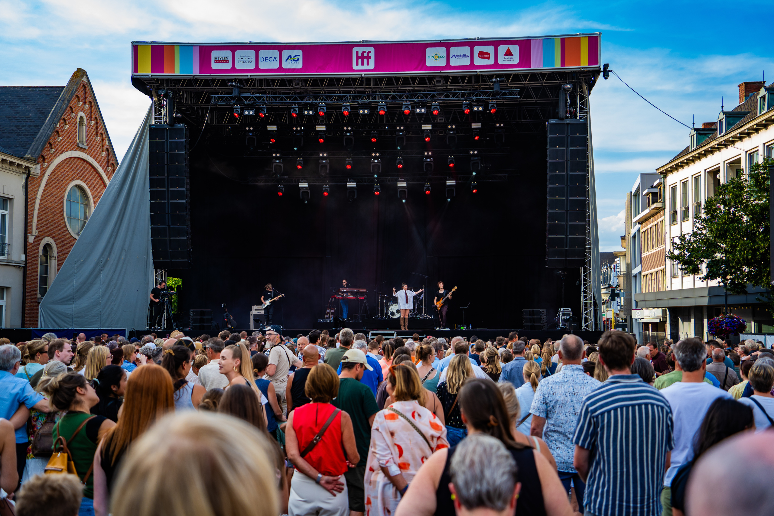 Leez @ Herentals Feest, picture 16, photographed by Silke Daems - FrontView Magazine