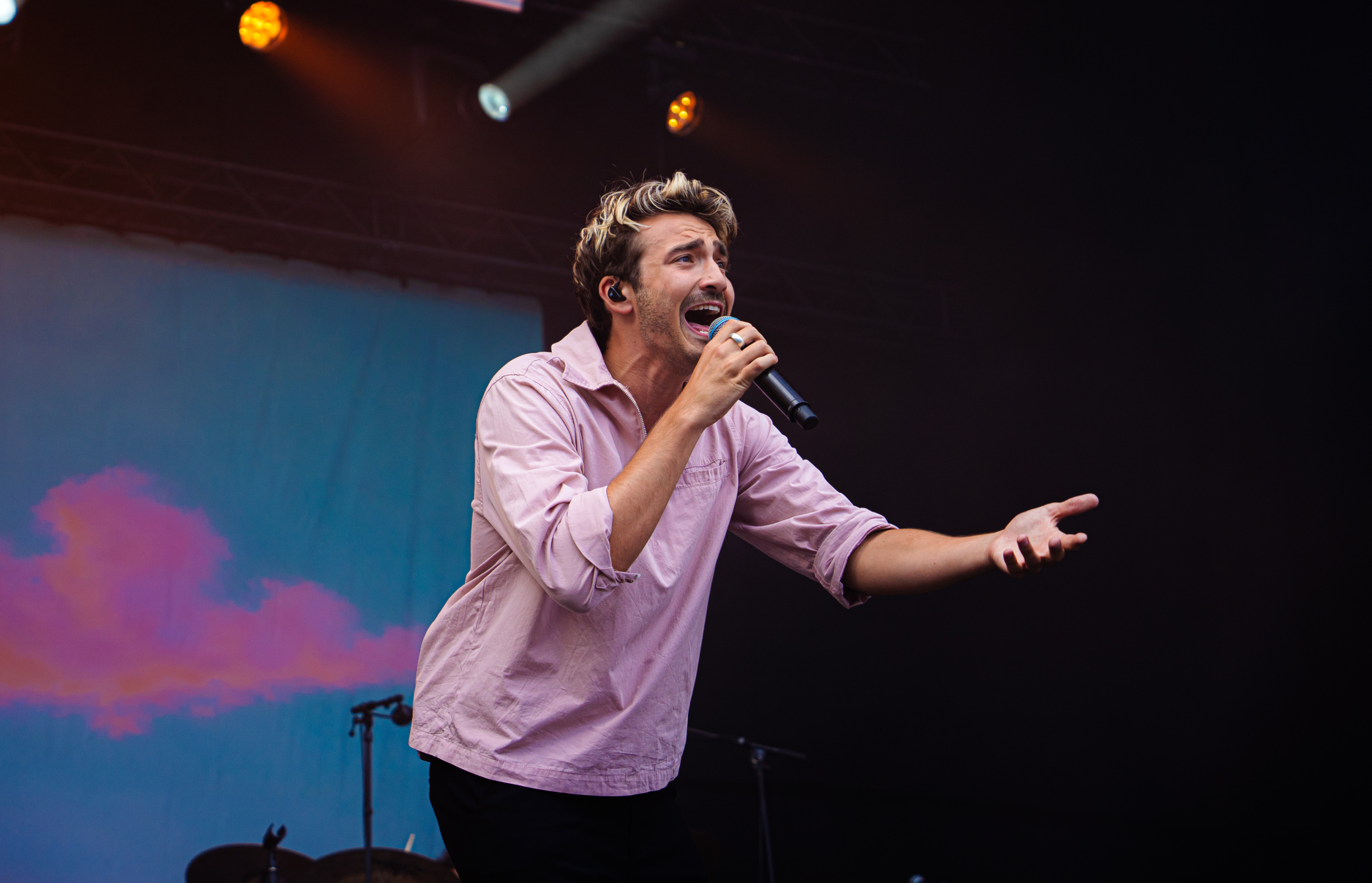Aaron Blommaert @ Herentals Feest, picture 1, photographed by Silke Daems - FrontView Magazine