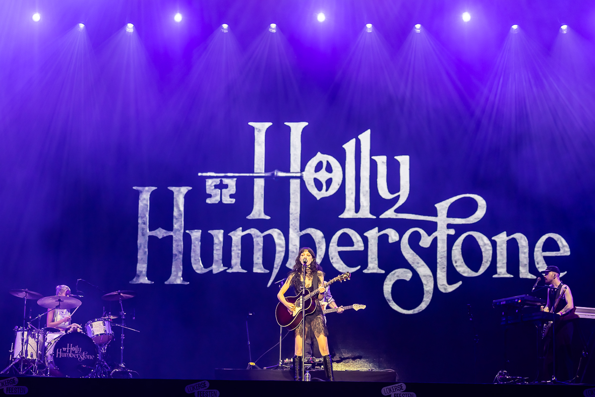 Holly Humberstone @ Lokerse feesten, picture 1, photographed by Marc Verdonck - FrontView Magazine