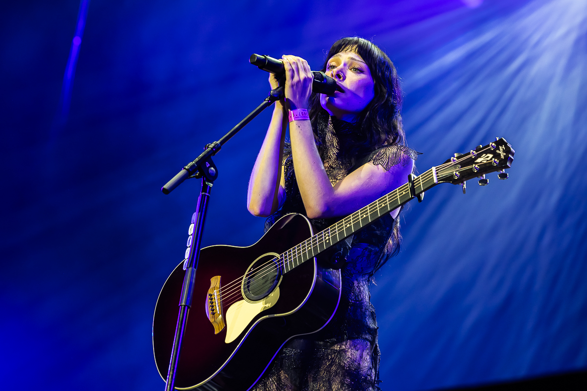 Holly Humberstone @ Lokerse feesten, picture 5, photographed by Marc Verdonck - FrontView Magazine