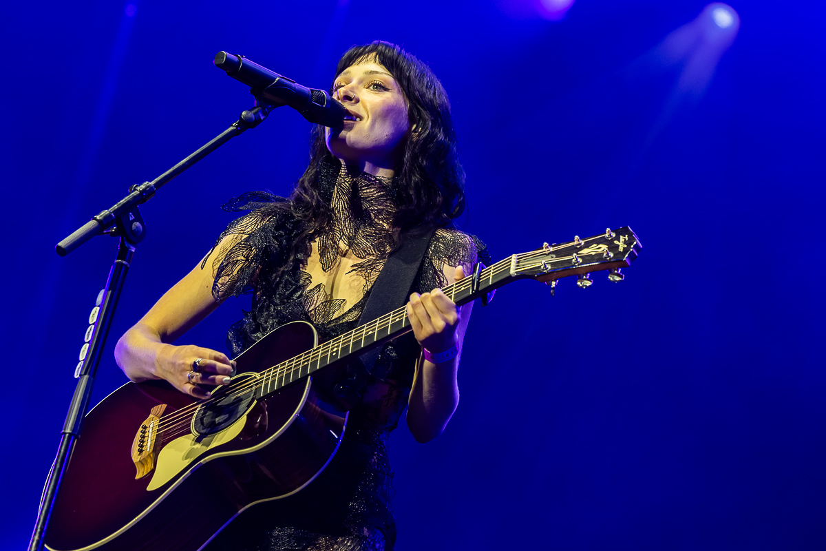 Holly Humberstone @ Lokerse feesten, picture 3, photographed by Marc Verdonck - FrontView Magazine