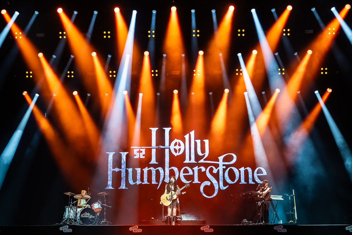 Holly Humberstone @ Lokerse feesten, picture 4, photographed by Marc Verdonck - FrontView Magazine