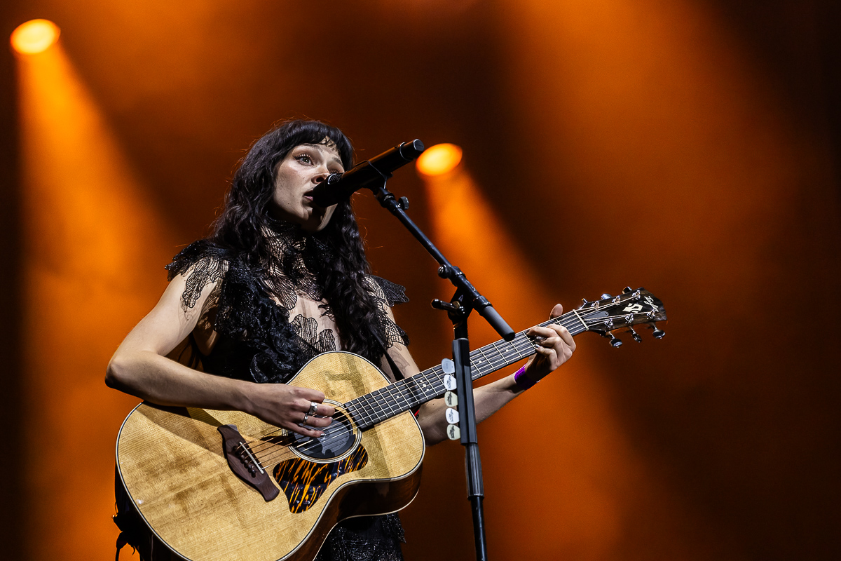 Holly Humberstone @ Lokerse feesten, picture 15, photographed by Marc Verdonck - FrontView Magazine
