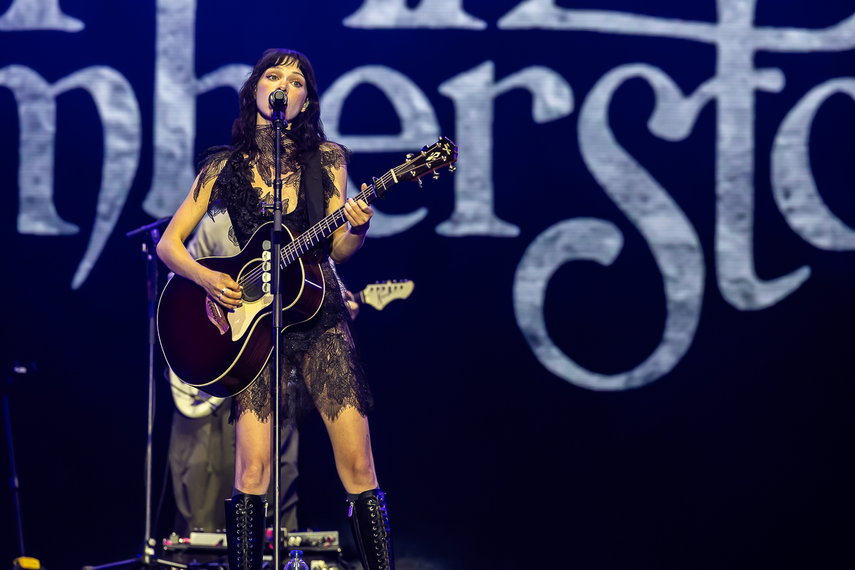Holly Humberstone @ Lokerse feesten, picture 2, photographed by Marc Verdonck - FrontView Magazine