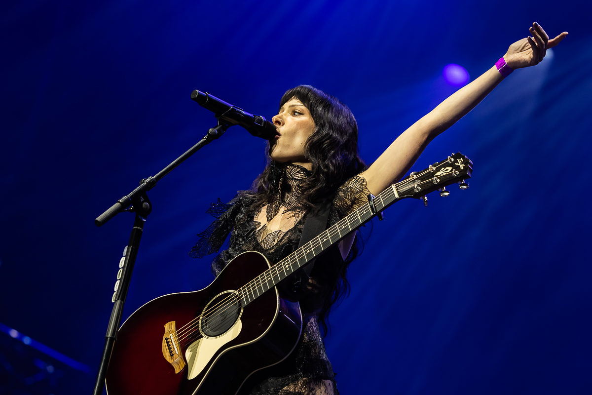 Holly Humberstone @ Lokerse feesten, picture 7, photographed by Marc Verdonck - FrontView Magazine