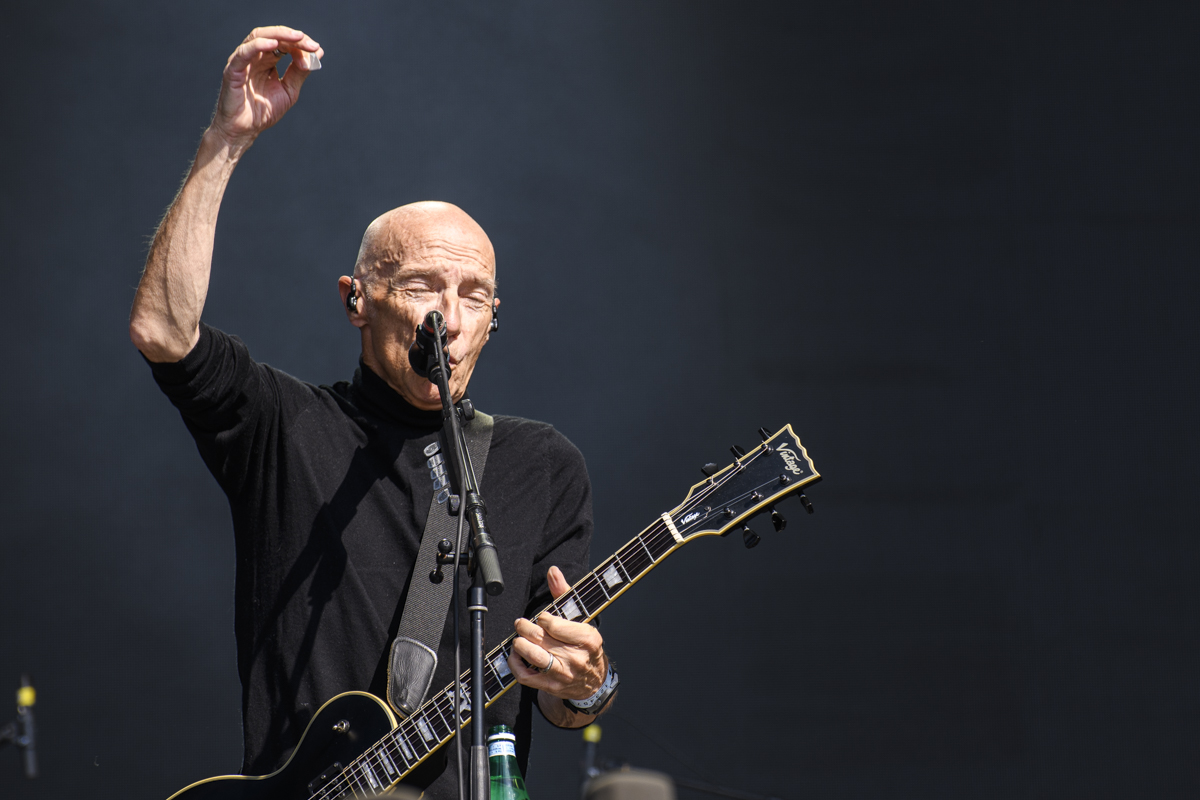 Midge Ure @ Lokerse Feesten, picture 3, photographed by Bart Janssens - FrontView Magazine