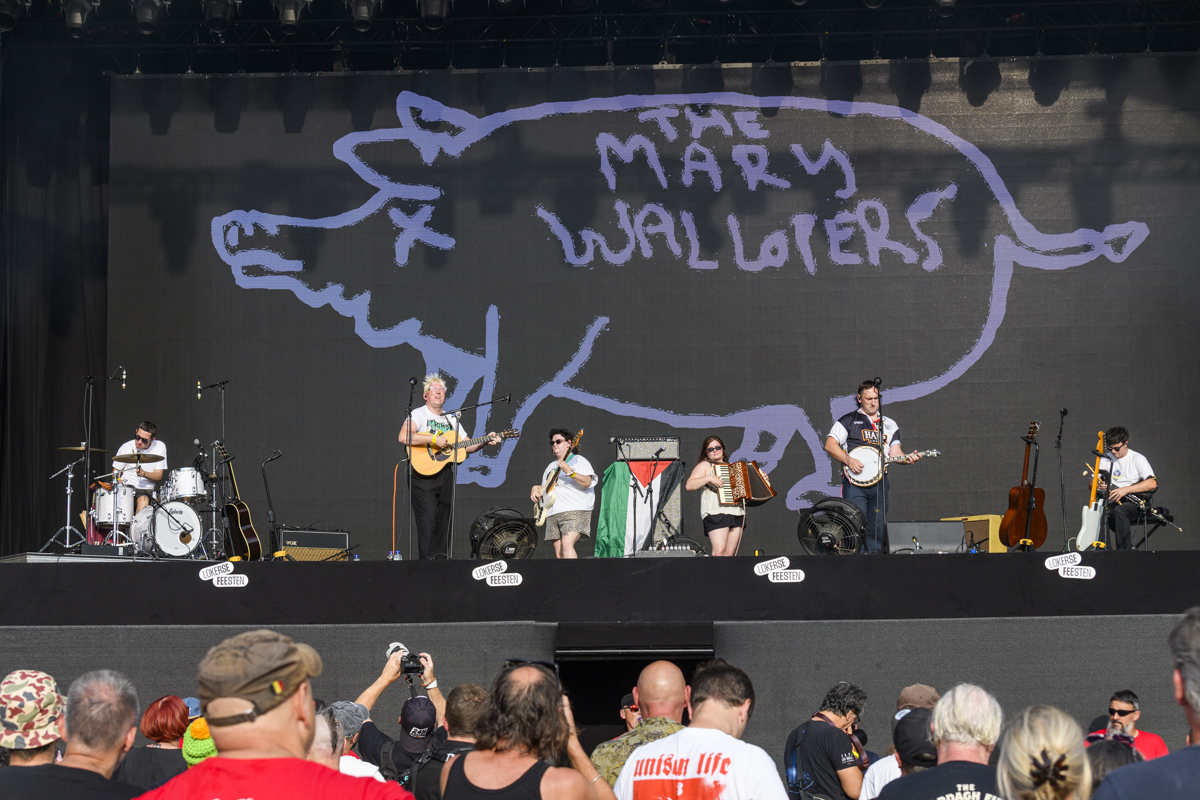 The Mary Wallopers @ Lokerse Feesten, photo 3 of 12, photographed by Bart Janssens - FrontView Magazine
