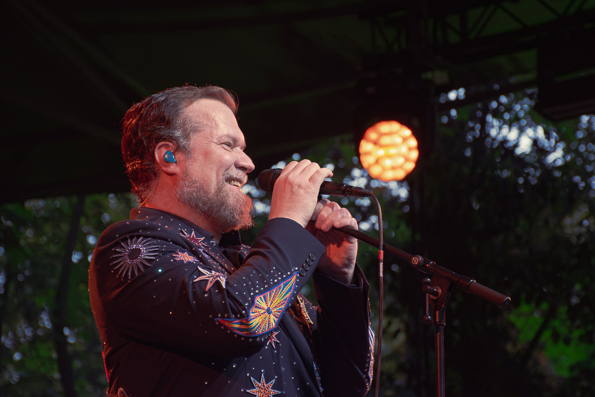 John Grant & Richard Hawley Band @ OLT Rivierenhof, photo 2 of 17, photographed by Karlien Charlier - FrontView Magazine