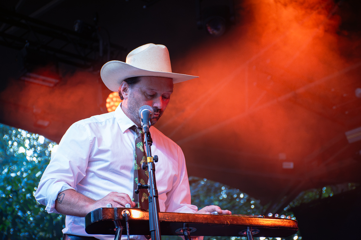 John Grant & Richard Hawley Band @ OLT Rivierenhof, photo 16 of 17, photographed by Karlien Charlier - FrontView Magazine