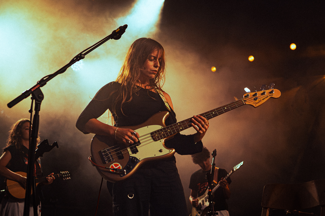 Black Country, New Road @ OLT Rivierenhof, picture 5, photographed by Tijl Hertoghs - FrontView Magazine