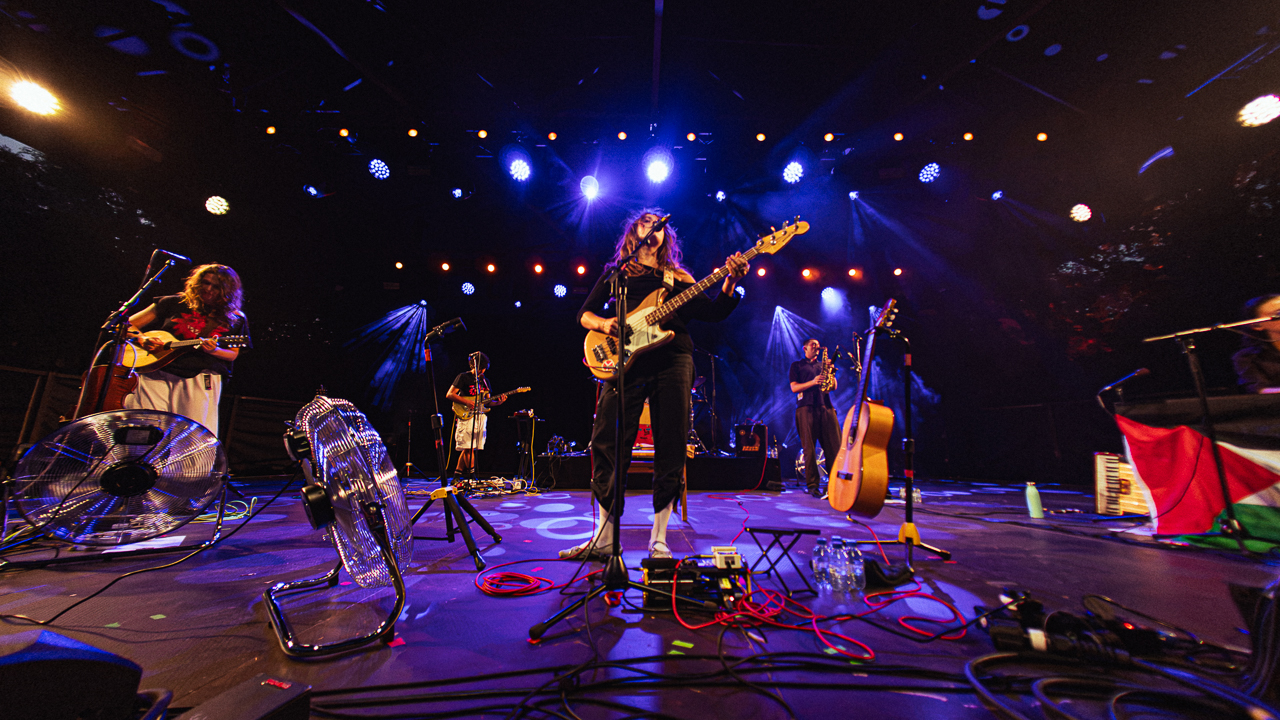 Black Country, New Road @ OLT Rivierenhof, picture 10, photographed by Tijl Hertoghs - FrontView Magazine