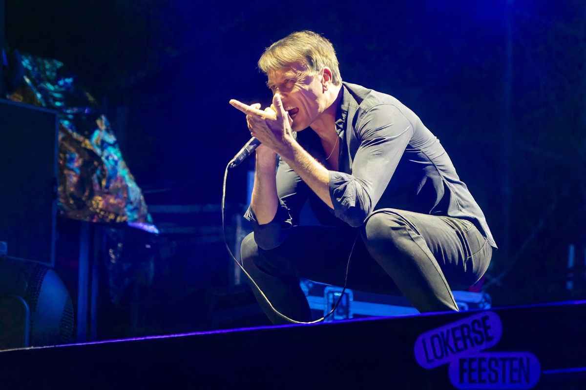 Suede @ Lokerse Feesten, picture 1, photographed by Edwin Houdevelt - FrontView Magazine