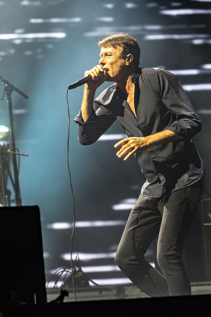 Suede @ Lokerse Feesten, picture 5, photographed by Edwin Houdevelt - FrontView Magazine