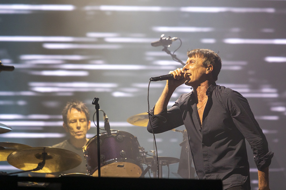 Suede @ Lokerse Feesten, picture 7, photographed by Edwin Houdevelt - FrontView Magazine