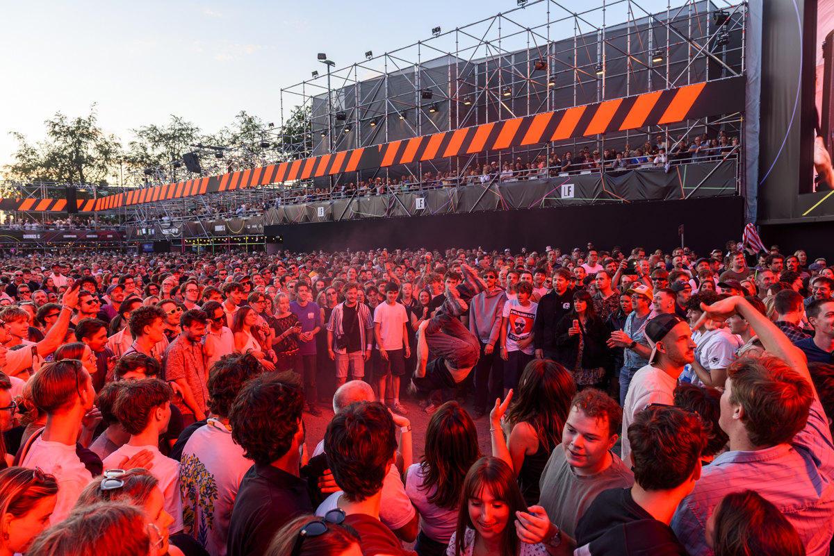 De Jeugd Van Tegenwoordig @ Lokerse Feesten, picture 20, photographed by Bart Janssens - FrontView Magazine