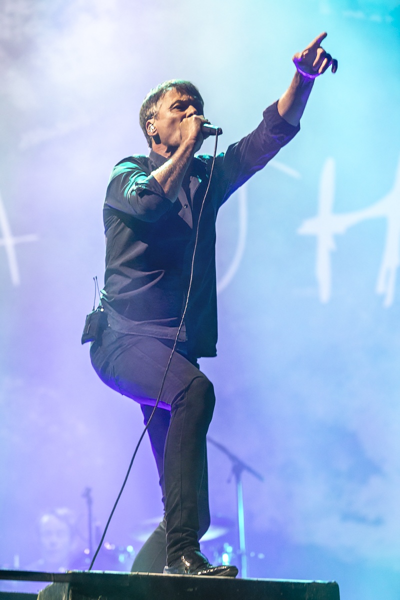 Suede @ Lokerse Feesten, picture 16, photographed by Edwin Houdevelt - FrontView Magazine