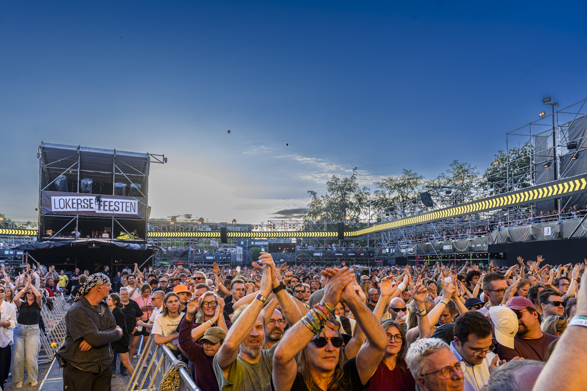 De Jeugd Van Tegenwoordig @ Lokerse Feesten, picture 9, photographed by Bart Janssens - FrontView Magazine