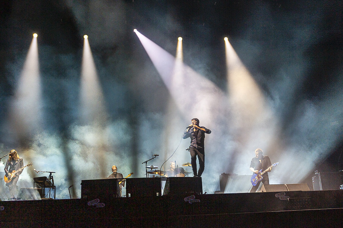 Suede @ Lokerse Feesten, picture 2, photographed by Edwin Houdevelt - FrontView Magazine