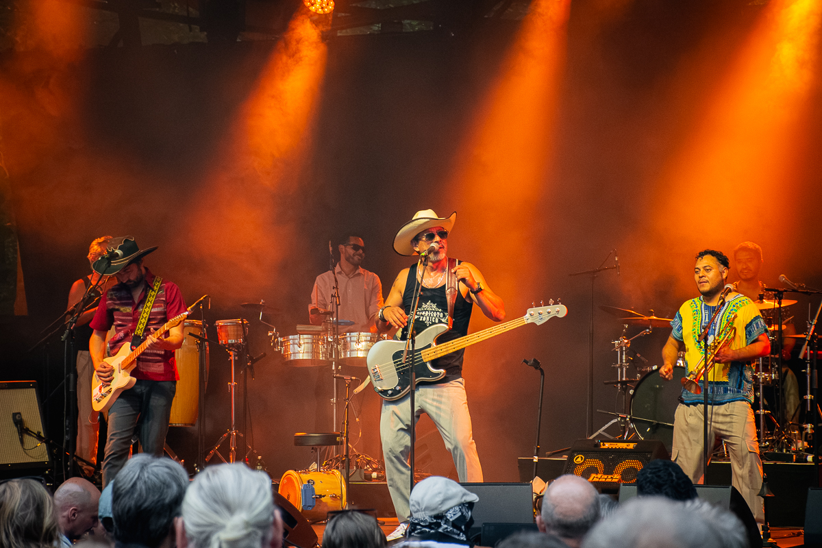 WAHWAHSDA + Sindicato Sonico @ OLT Rivierenhof, picture 14, photographed by Karlien Charlier - FrontView Magazine