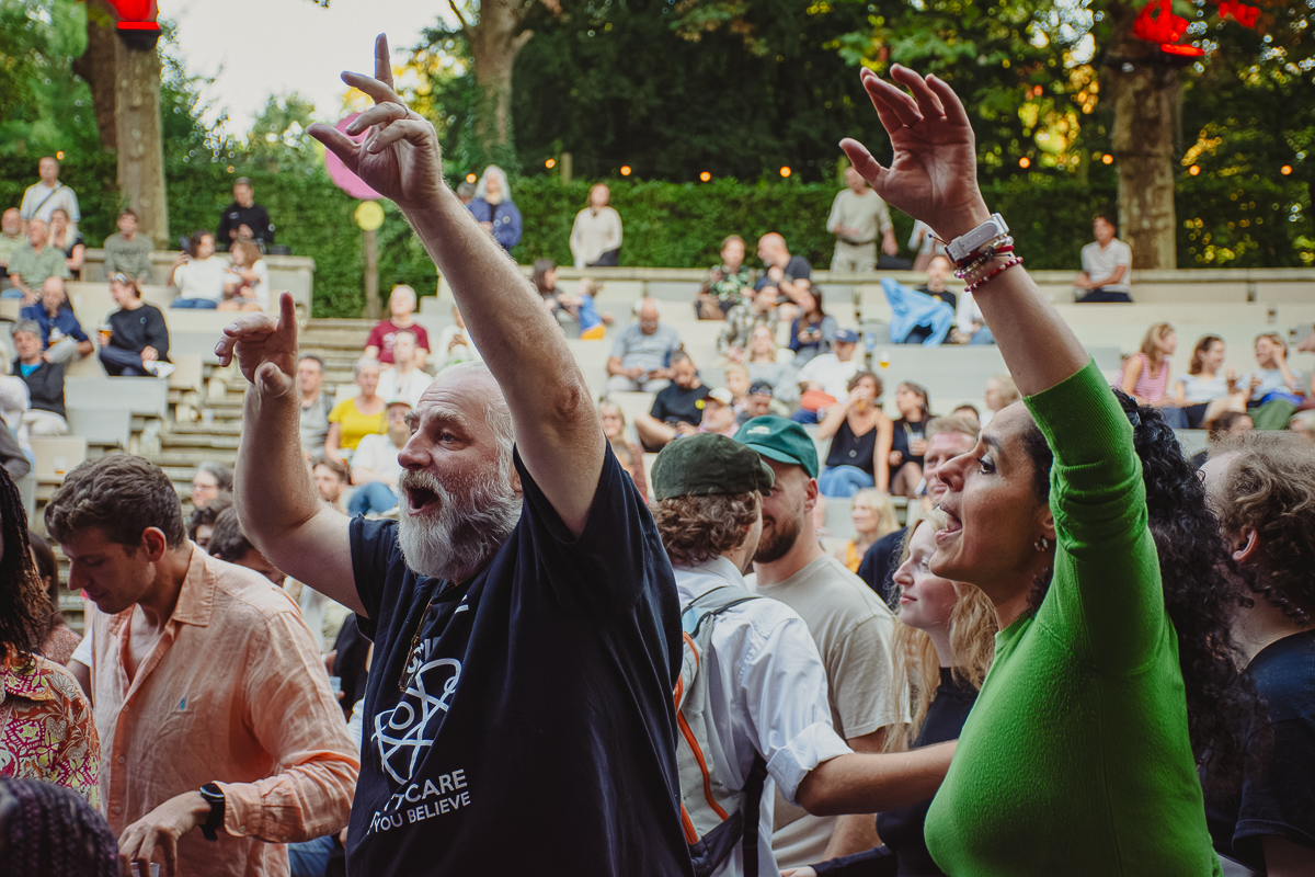 WAHWAHSDA + Sindicato Sonico @ OLT Rivierenhof, picture 11, photographed by Karlien Charlier - FrontView Magazine