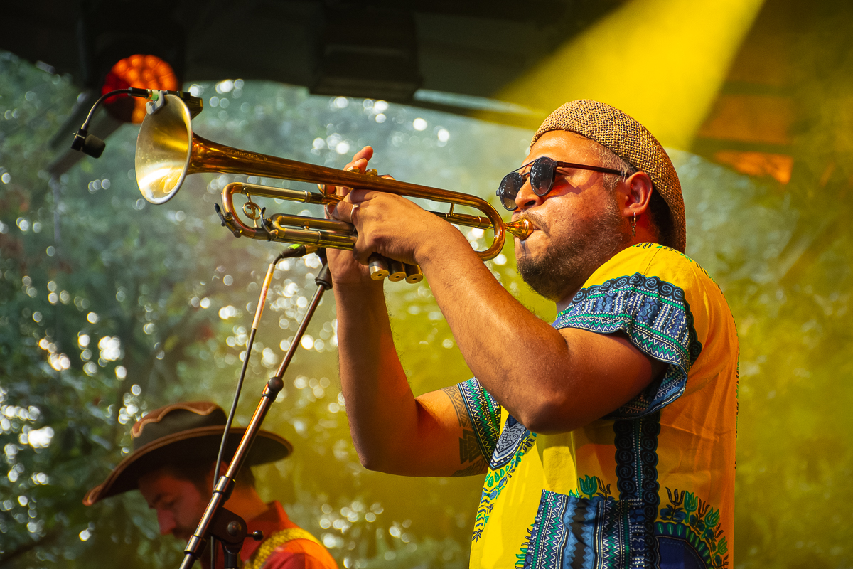 WAHWAHSDA + Sindicato Sonico @ OLT Rivierenhof, picture 3, photographed by Karlien Charlier - FrontView Magazine