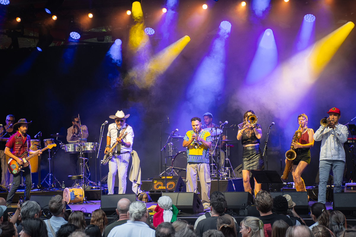 WAHWAHSDA + Sindicato Sonico @ OLT Rivierenhof, picture 8, photographed by Karlien Charlier - FrontView Magazine
