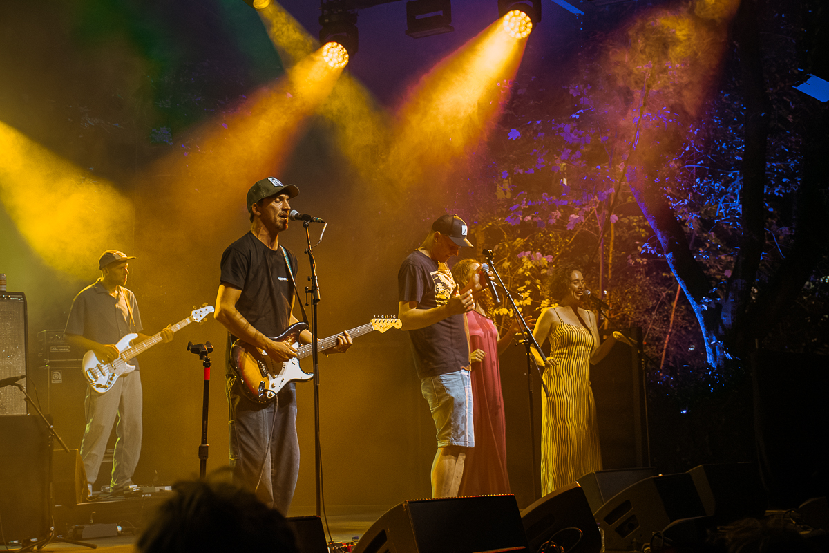 WAHWAHSDA + Sindicato Sonico @ OLT Rivierenhof, picture 25, photographed by Karlien Charlier - FrontView Magazine