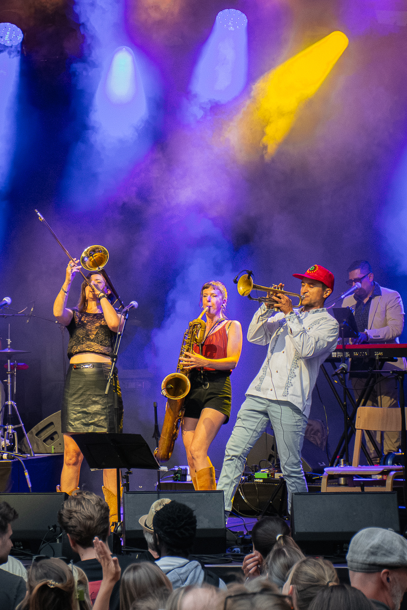 WAHWAHSDA + Sindicato Sonico @ OLT Rivierenhof, picture 9, photographed by Karlien Charlier - FrontView Magazine