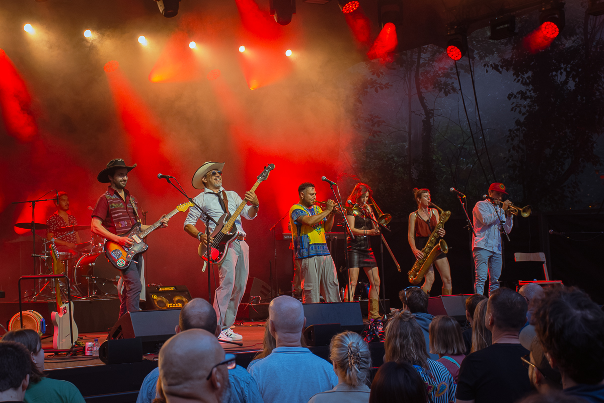 WAHWAHSDA + Sindicato Sonico @ OLT Rivierenhof, picture 12, photographed by Karlien Charlier - FrontView Magazine